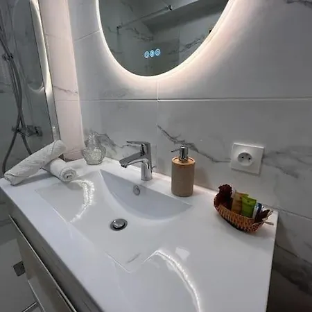 Apartment Nouveau Coeur De Ville, 100 M De La Plage, Spacieux