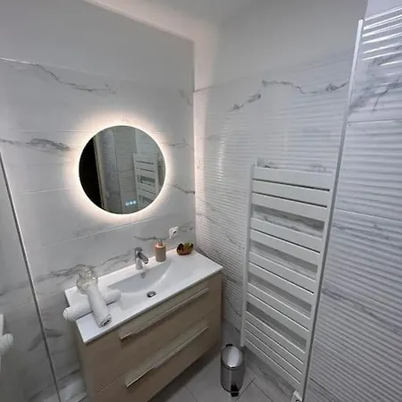 Apartman Grand T2 Lumineux, 2 Balcons, Coeur De Ville, A 100m Plage, Parking